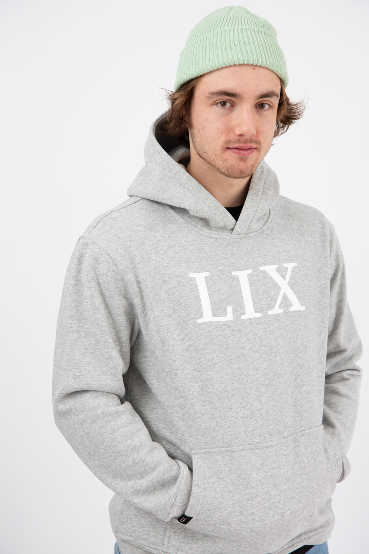 Lix design chandail à capuche unisexe chaud de couleur gris pâle avec impression lix au devant. 