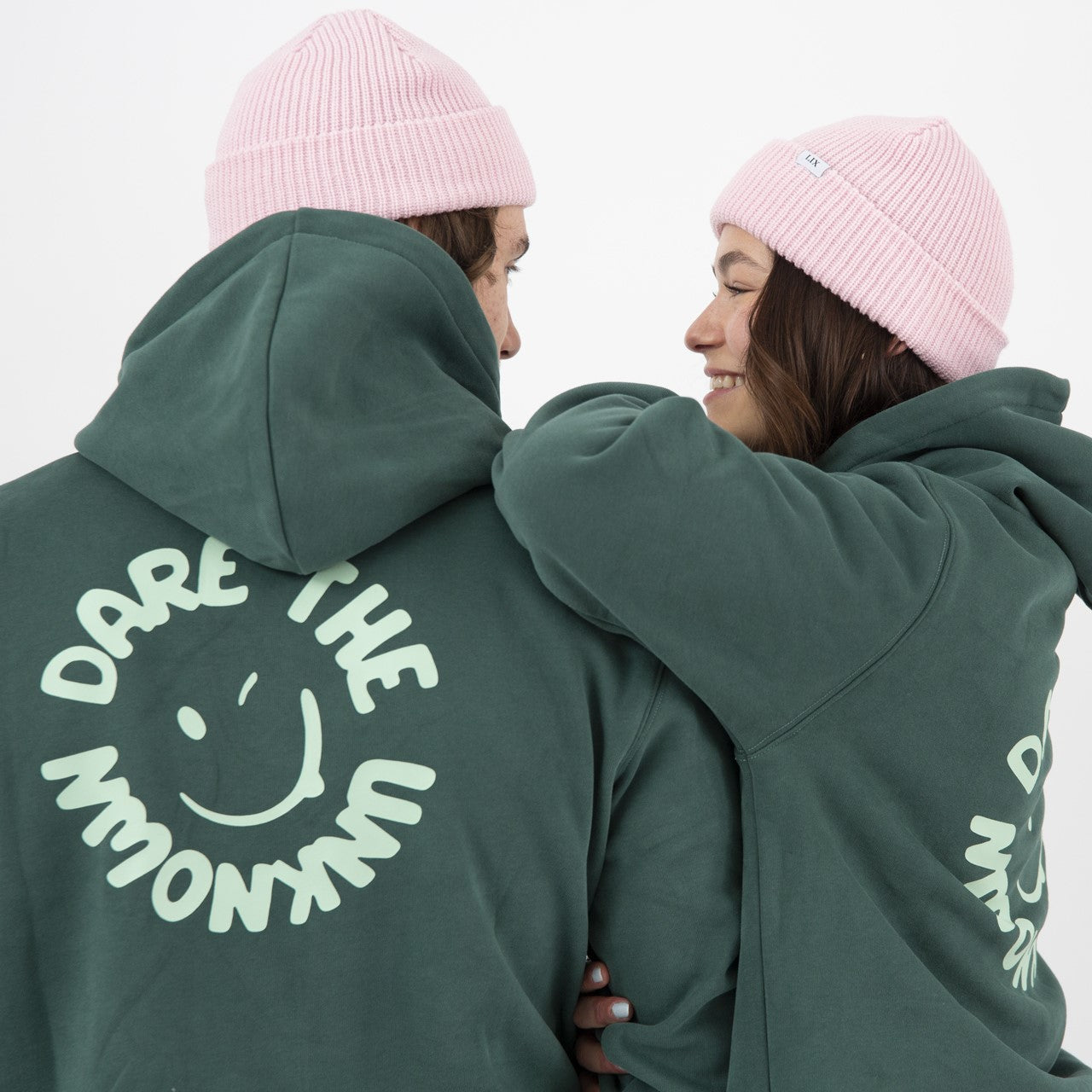 Unisexe, confort et douceur pour le meilleur hoodie vert avec sourire clin d'oeil.  Hoodie vert avec smilley face vert imprimé au dos. 