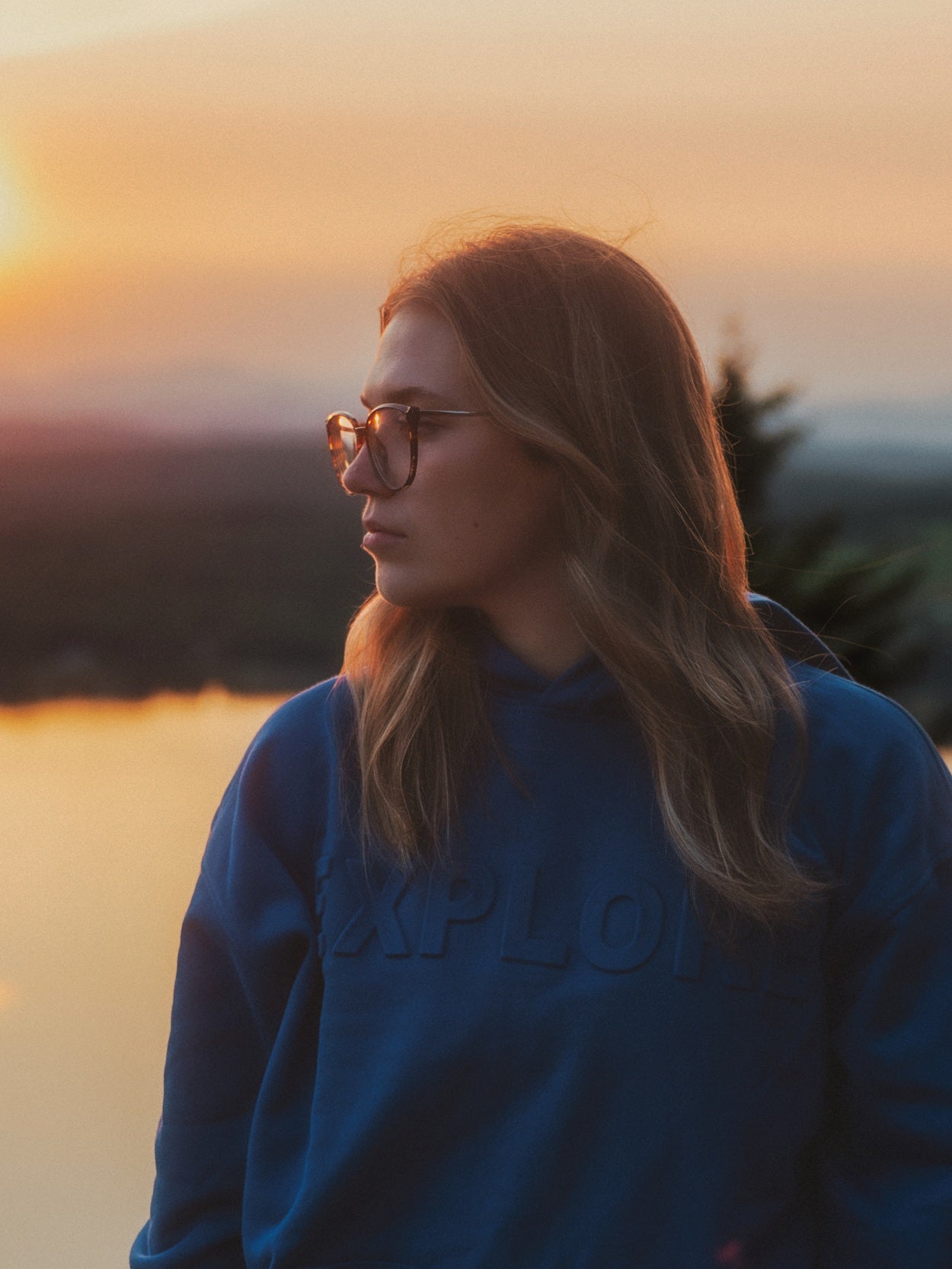 Hoodie Explore bleu LIX Design – Sweat capuche premium unisexe, collection Last Light.