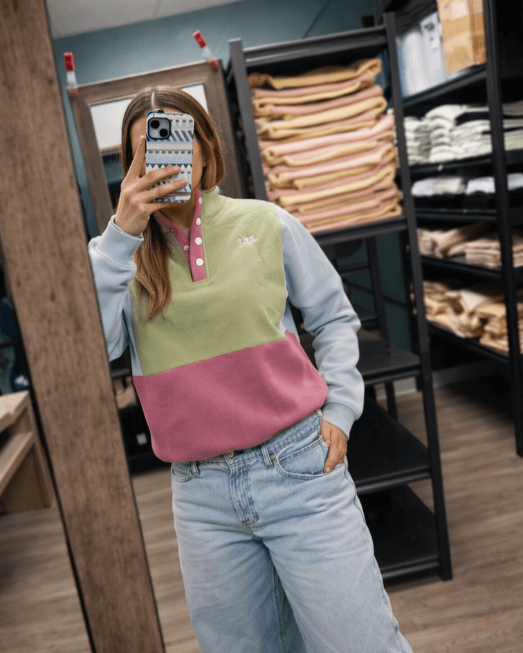 Crewneck vert rouge et bleu ajustable à la taille avec broderie en bleu lix. 