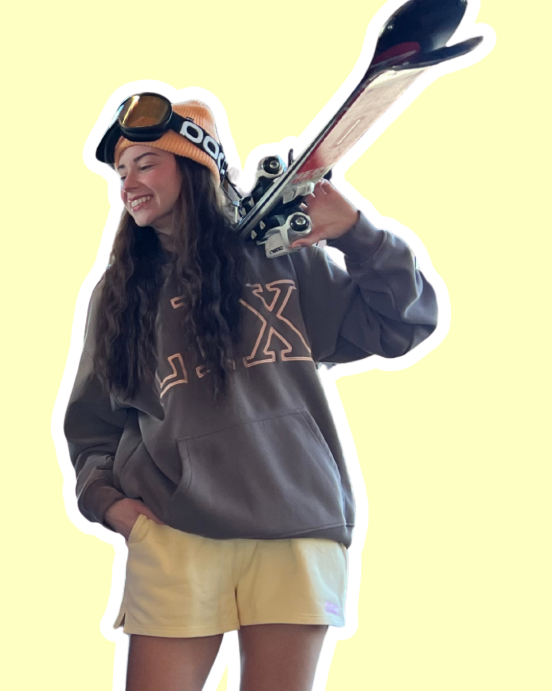 Hoodie de couleur brun unisexe avec grosse broderie lix au devant. 