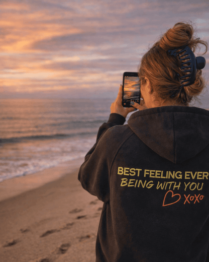 Un hoodie des plus confortable pour les sortie au soleil couchant et les soirée entre girls ou simplement avec ton copain.