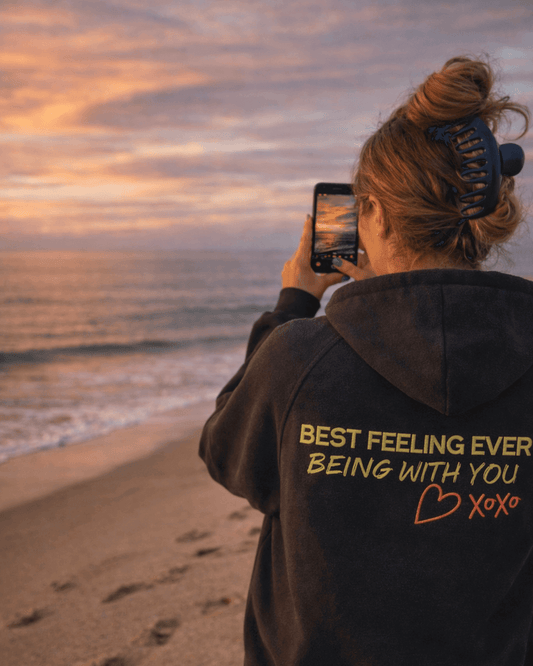 Un hoodie des plus confortable pour les sortie au soleil couchant et les soirée entre girls ou simplement avec ton copain.
