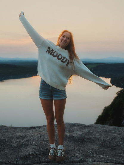 Tricot Moody crème LIX Design – Collection Last Light, pull doux porté en nature.