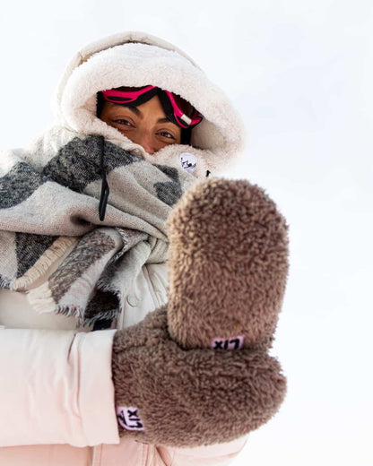 Mitaine de couleur brune chaude et doublé en polar. 