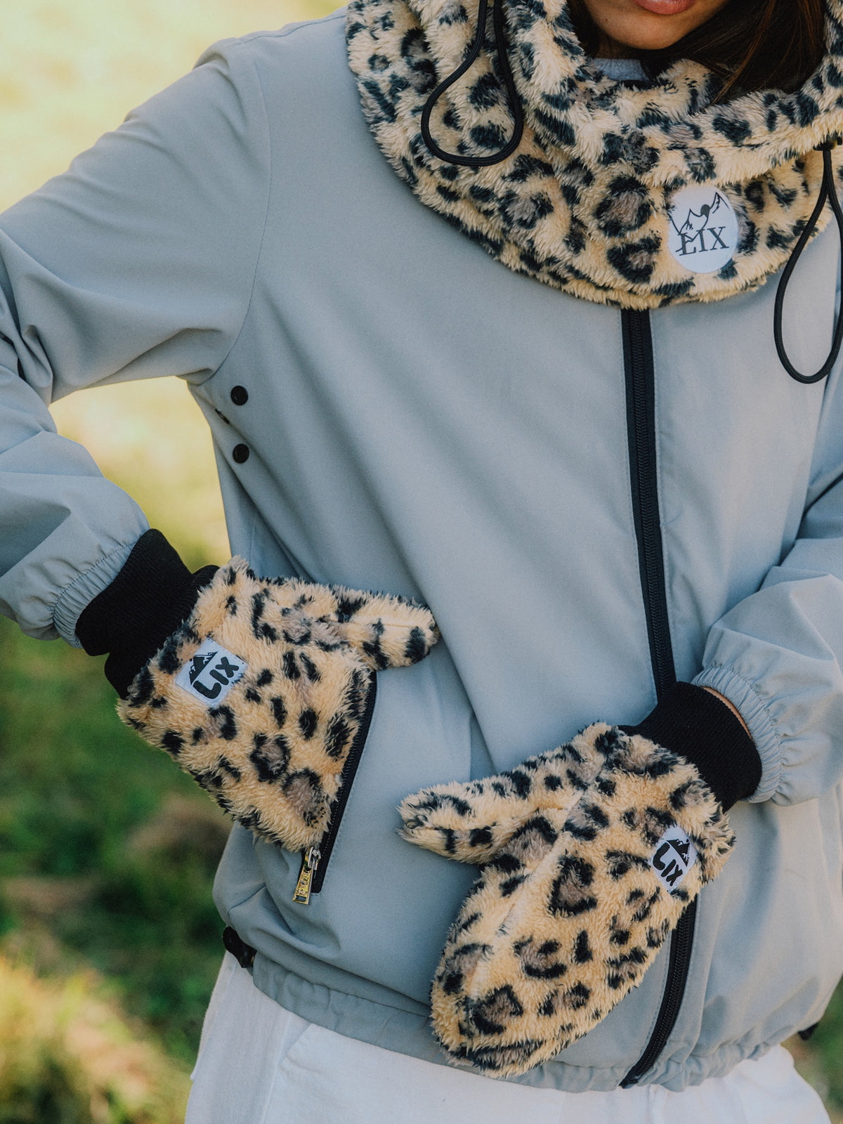 Leopard Mittens
