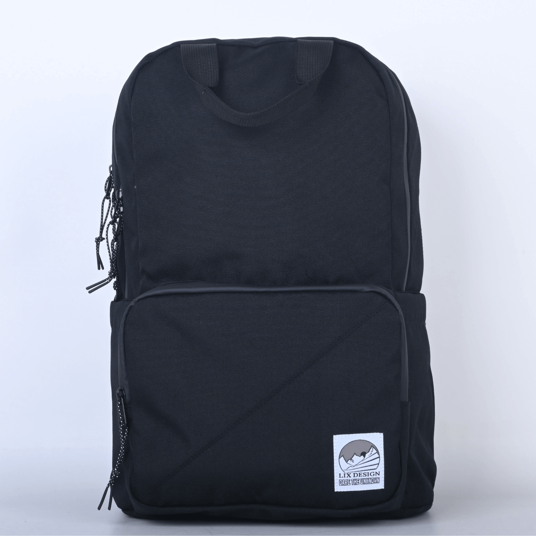 Sac à dos noir conçu au Québec en polyester recyclé par Lix design. hydrofuge