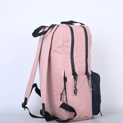 Sac a dos de couleur rose en polyester recyclé conçu par LIX au Québec. hydrofuge
