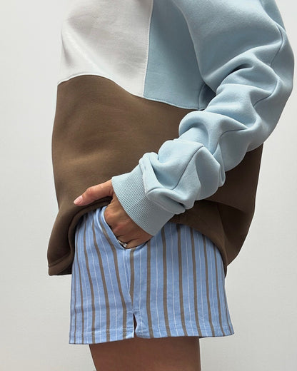 Short bleu avec rayure brune. Tissu de coton non transparent pour femme. longueur parfaite. Concu par lix pour les québécoise. 