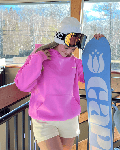 Hoodie rose flash avec intérieur velours petite écriture jaune au devant. 