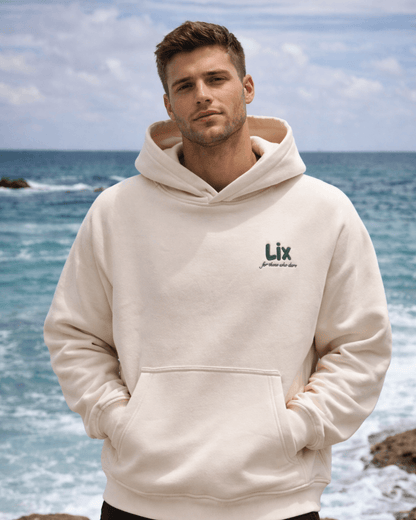 Lix hoodie beige avec broderie lix en vert foncé. 