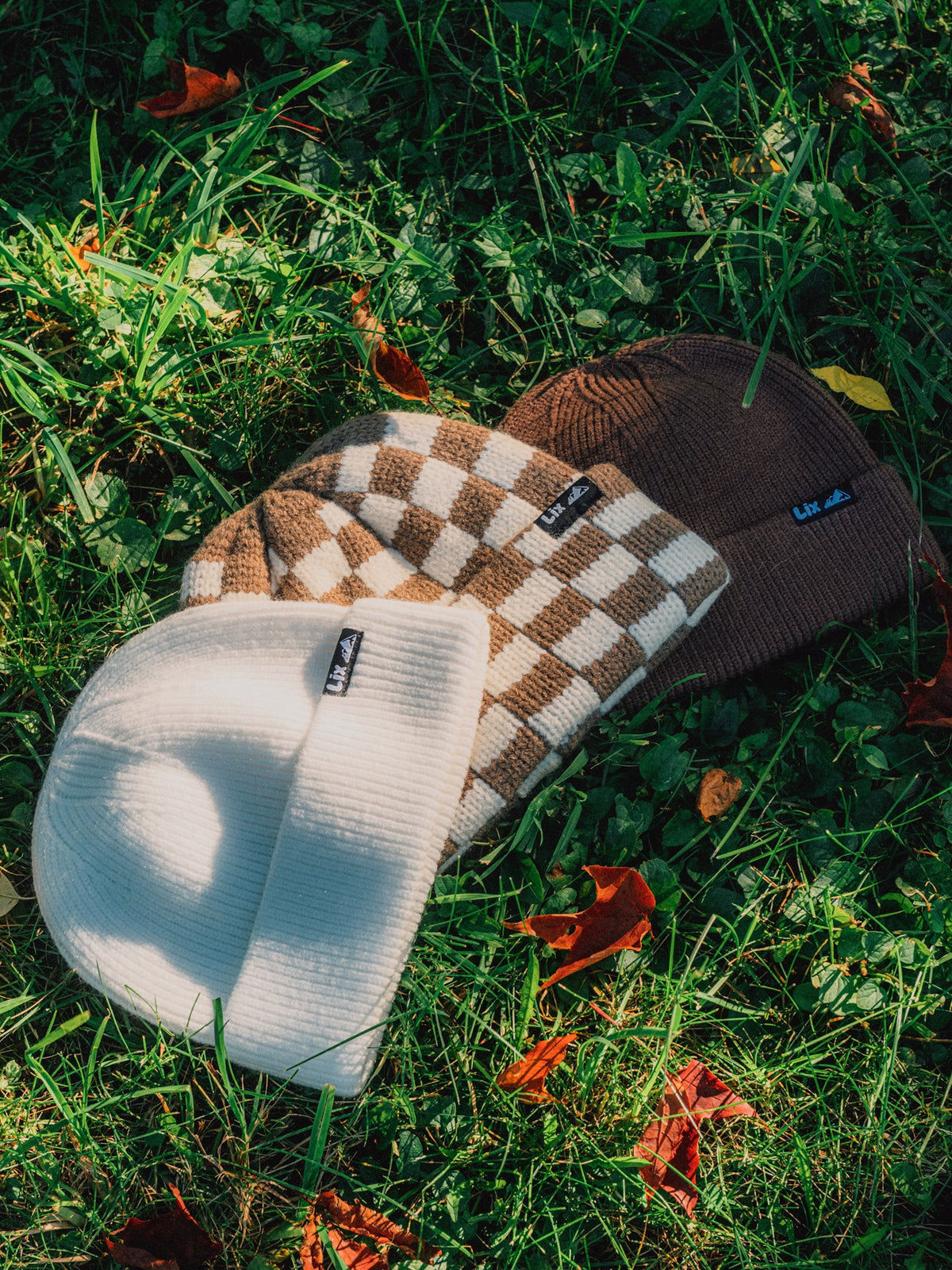 Trio de tuques crème, damier brune et brune. 