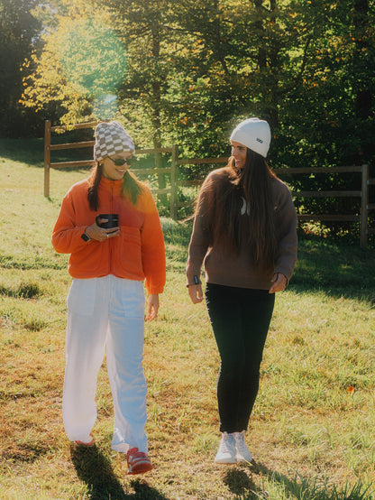 Tuques damier brune et tuque last light creme. 