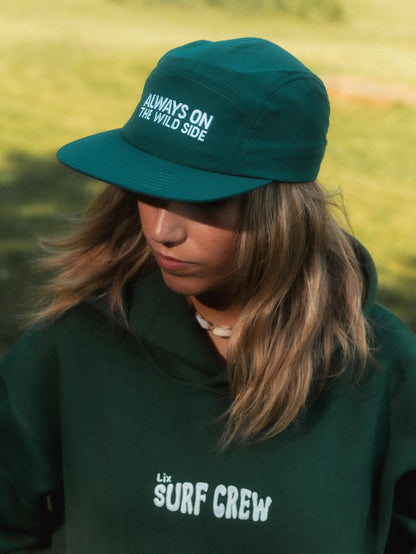 Casquette Surf Crew verte LIX Design – Zoom broderie, qualité premium outdoor.