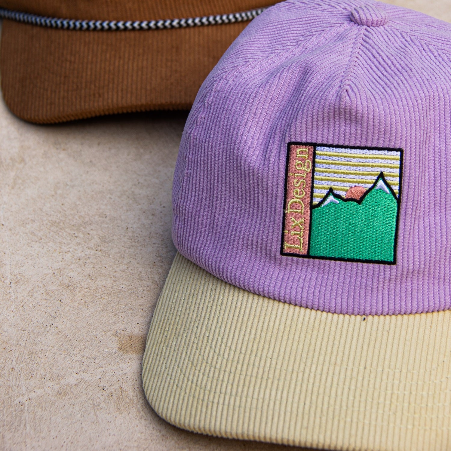 Casquette vintage aux couleurs pastelles. 