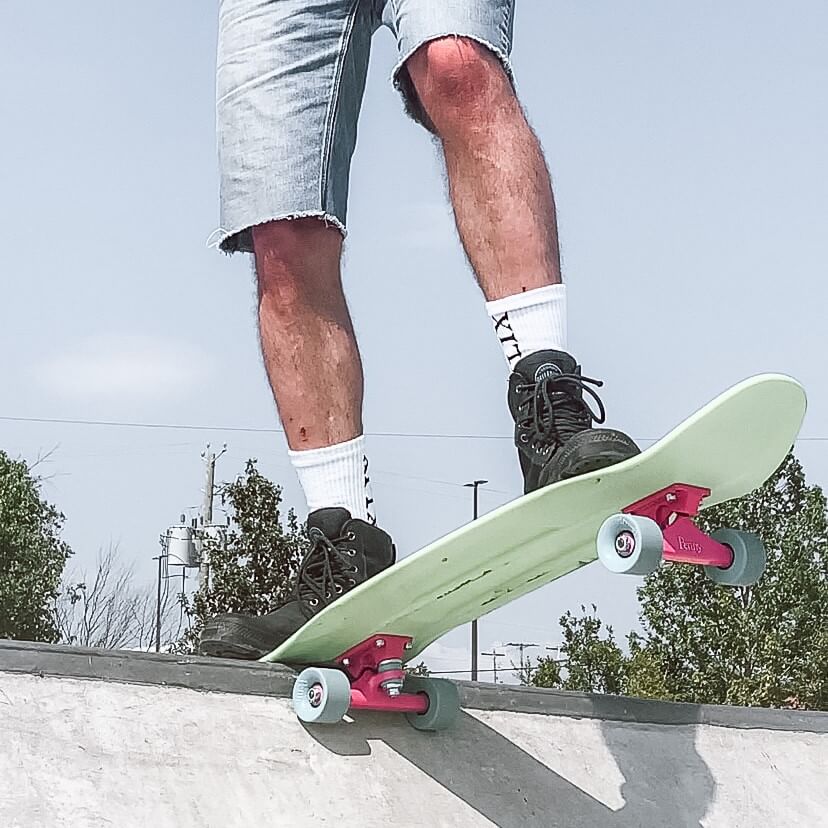 Chaussette pour le skate idéal pour look top. Confection en coton turc. Bas de skate blanc. 