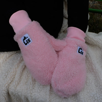 Mitaine rose bonbon conçu par lix une entreprise québécoise.