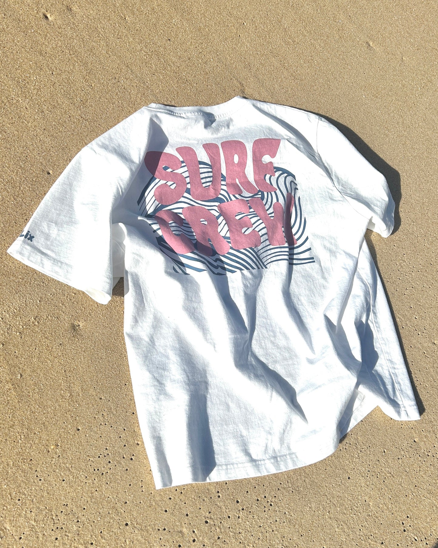 T-shirt blanc avec imprimé rpse et beu. 