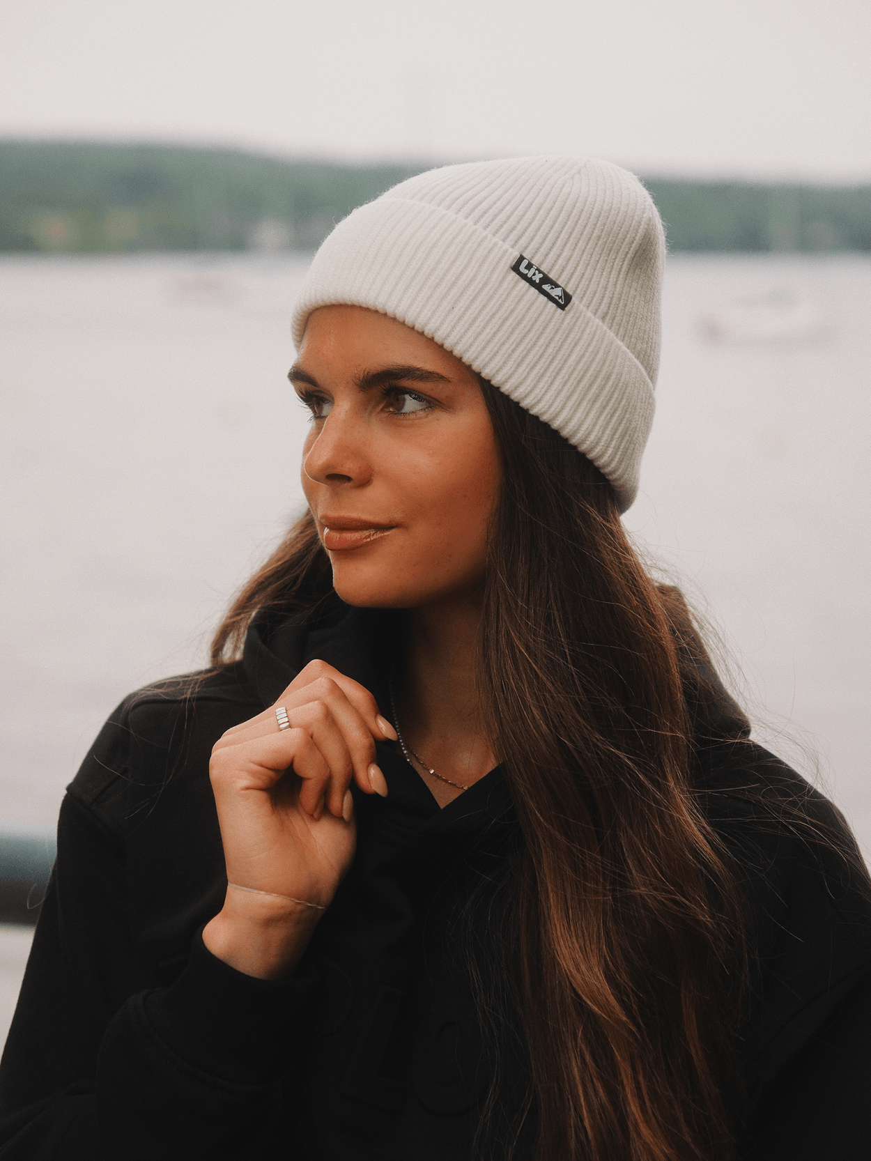 Tuque Moody crème LIX Design – Zoom texture bonnet blanc cassé, collection Last Light.