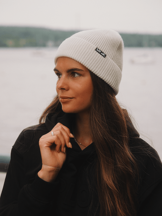 Tuque Moody crème LIX Design – Zoom texture bonnet blanc cassé, collection Last Light.