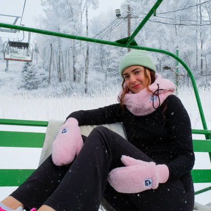 Hooder rose pour les descente de ski. Reckless ski days. 