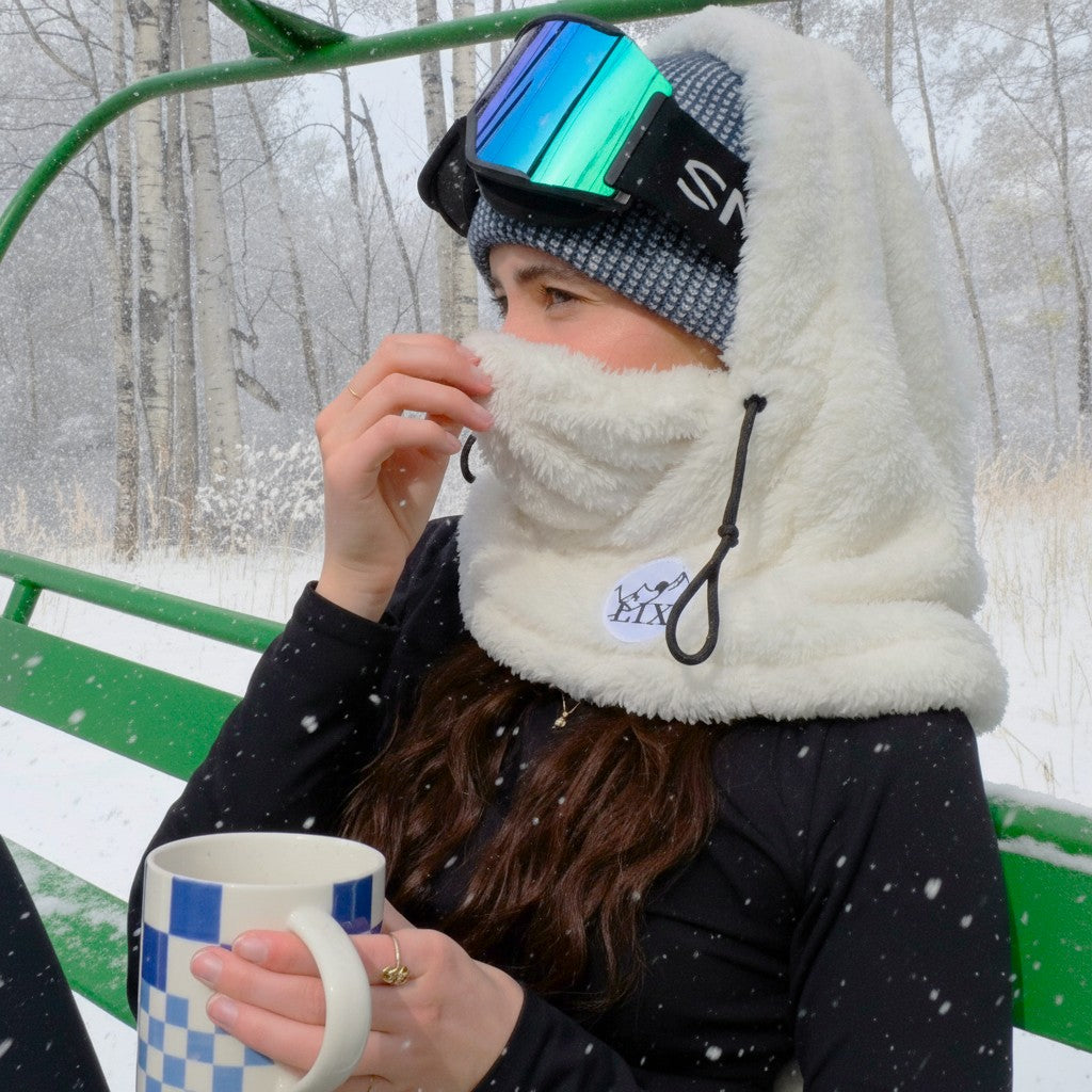 Hooders conçu pour être porter par dessus ton casque de ski pour la montagne et pour les sports d'hiver. 
