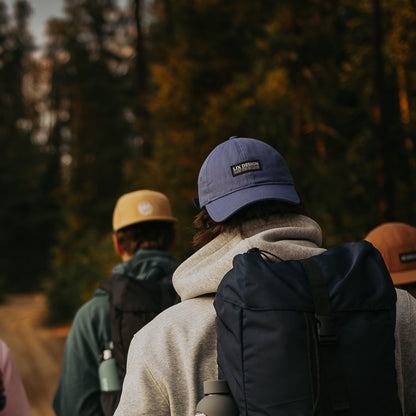 Casquette recyclé bleu conçu par Lix design une entreprise Québécoise. Fais de bouteilles de plastique recyclées. Conçu pour le camping.