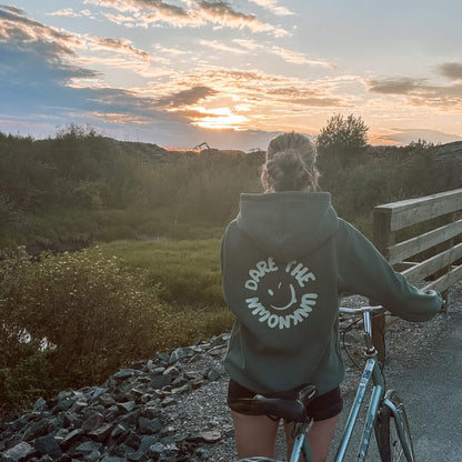 Hoodie avec sourire clin d'oeil de couleur vert unisexe. Chandail manche longue vert. 