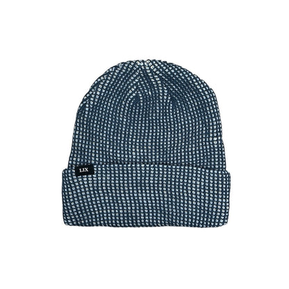 Lix design tuque en acrylique trois couleurs, bleu foncé, bleu pâle et pêche. 