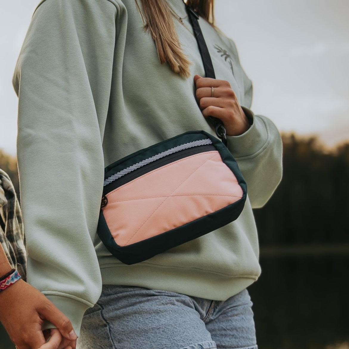 Emerald shoulder bag