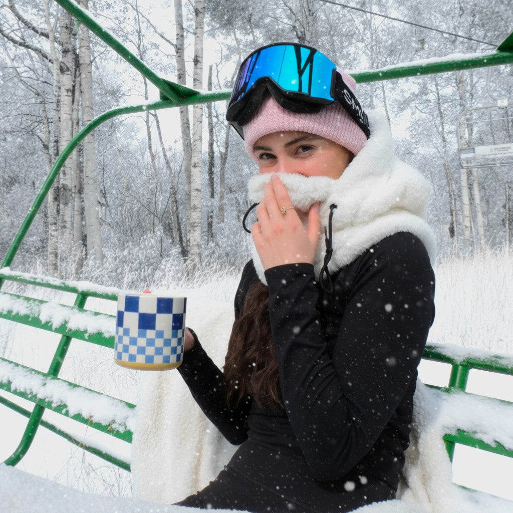 Sois couvert de chaleur par nos hooders de couleur vanille idéal pour le froid et les hivers canadien. 