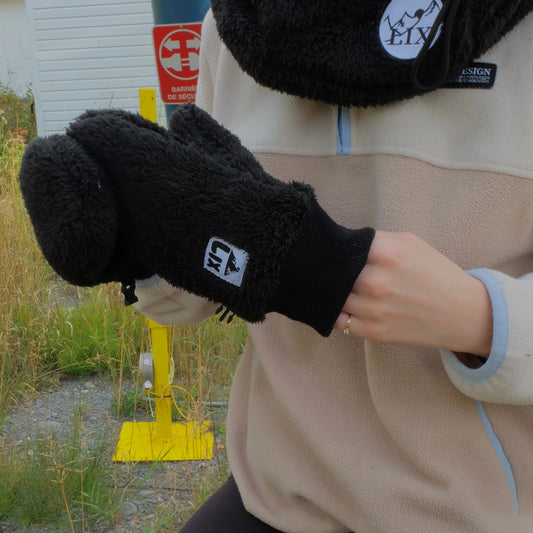 Black Mittens