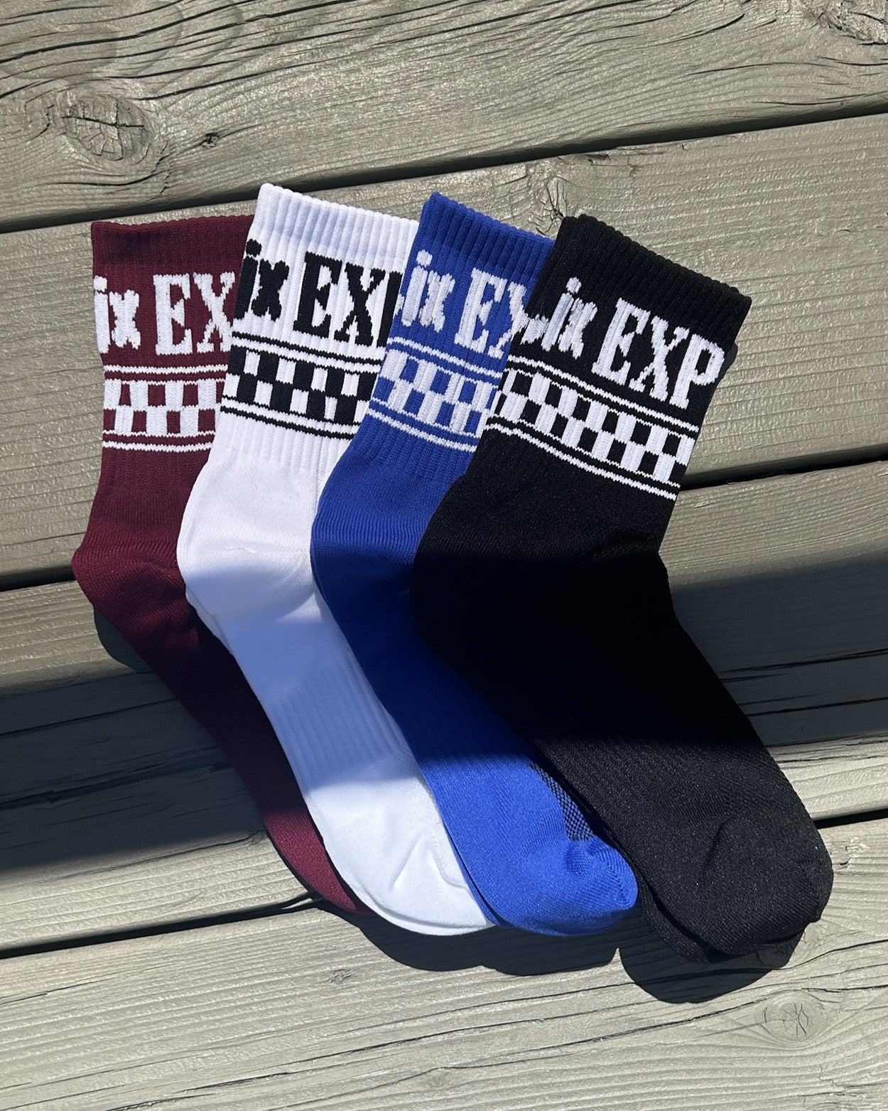 Pack bas sport Explore LIX Design – Ensemble de chaussettes athlétiques multicolores. Bourgogne, blanc, bleu, noir. 